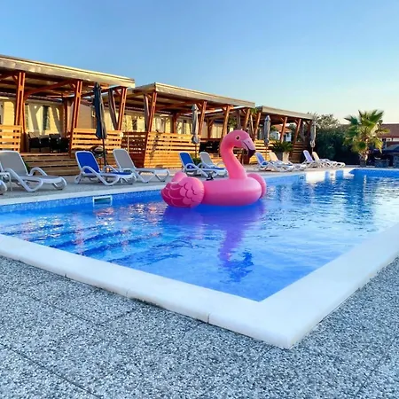 Mobilheim 6 Personen Pool Am Lägenhet Turanj