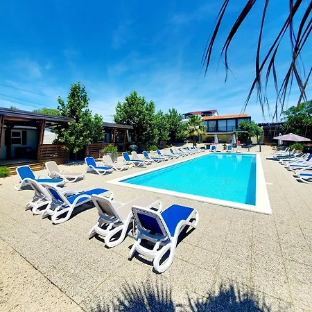 Апартаменты Mobilhome Nico - With Pool Турань