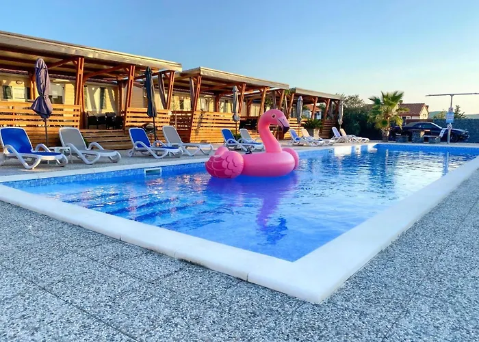 Mobilheim 6 Personen Pool Am Lägenhet Turanj